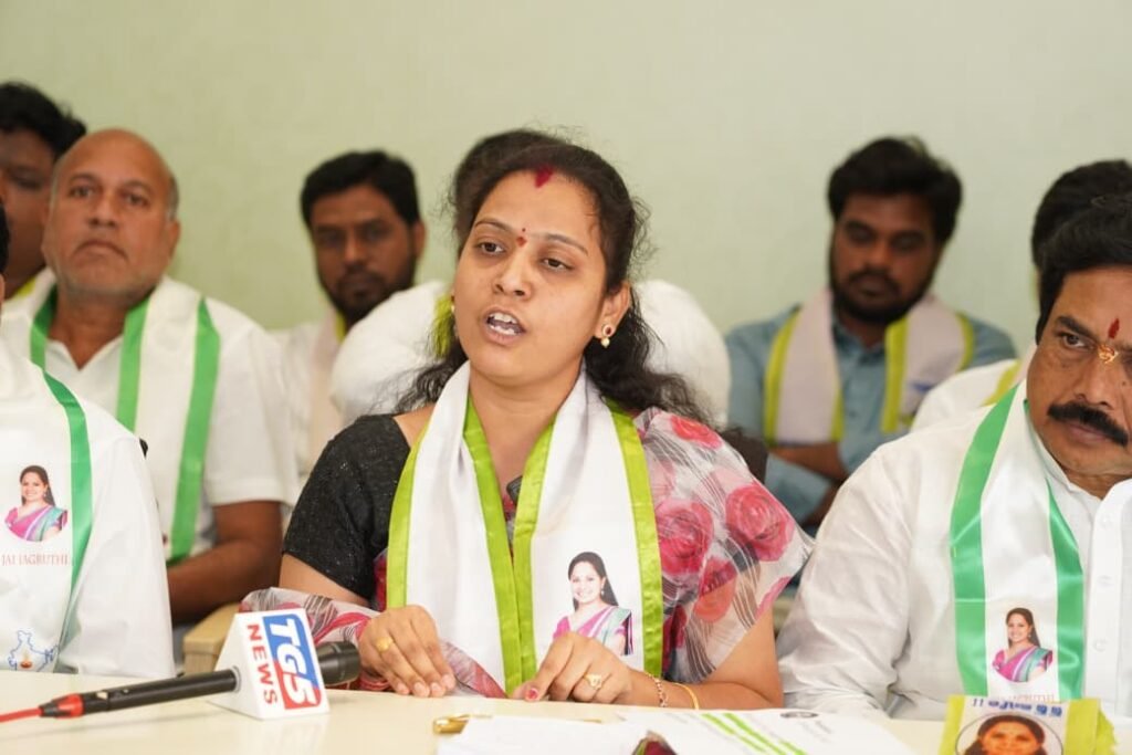 Jagruthi leaders Nalamasa Srikanth Goud and Manoja Goud warning MLC Ravinder Rao at a press meet in Hyderabad.