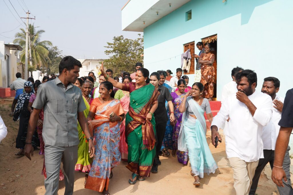 Kavitha inspects dump yard in Aman Gal Nagar Kurnool
