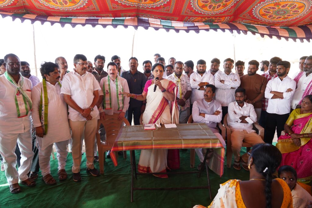 Kalvakuntla Kavitha inspects Baswapur Reservoir project area