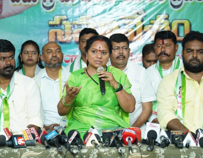 Kalvakuntla Kavitha addressing media on tribal issues during Janambata in Bhadrachalam