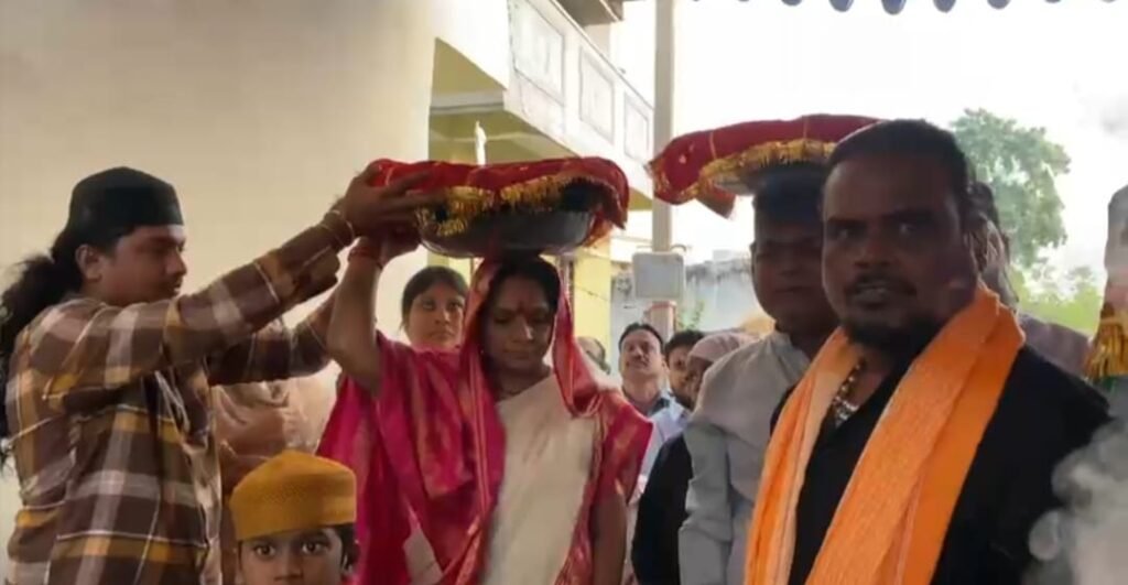Kalvakuntla Kavitha visits Aleru Dargah and offers special prayers
