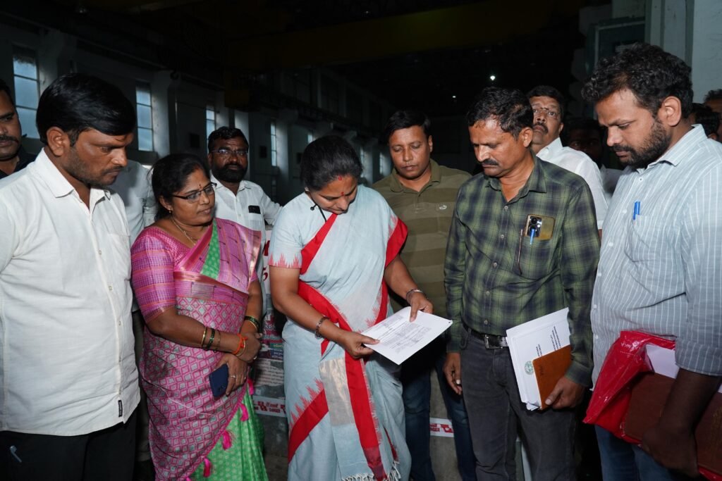 Telangana Jagruti leader Kavitha reviews damaged motors at Ellur Pump House