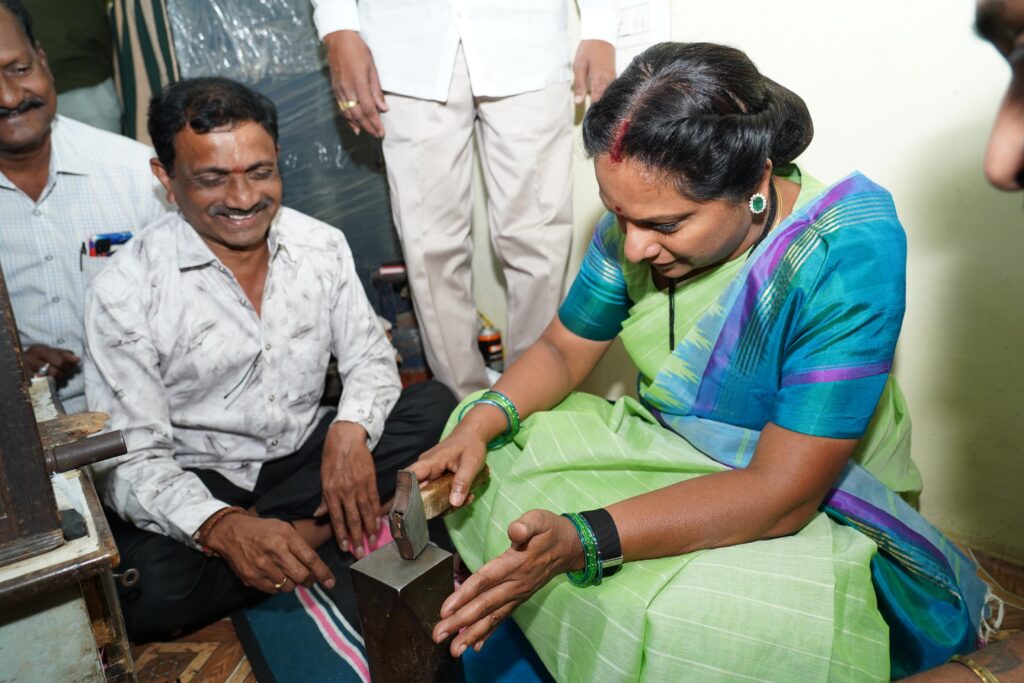 Kalvakuntla Kavitha meets goldsmiths in Bhuvanagiri