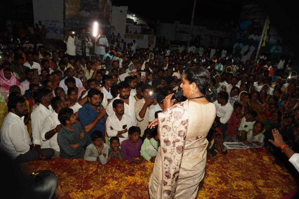 Kalvakuntla Kavitha supports leader Ranjith at Gadwal public sabha
