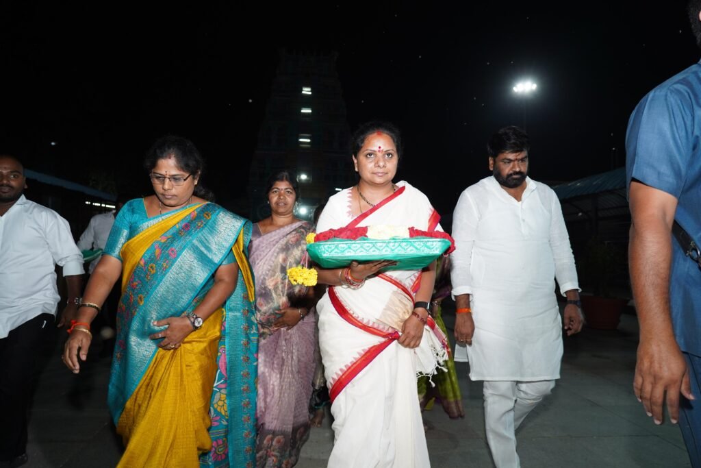 Kalvakuntla Kavitha offers special puja at Alampur Jogulamba Shakti Peeth