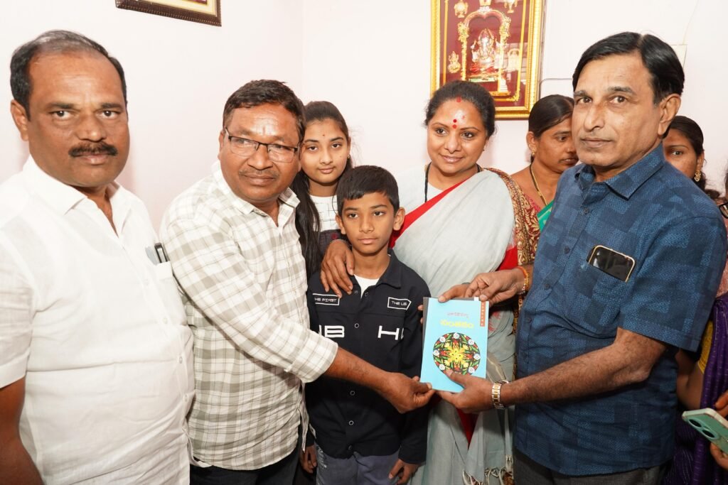 Telangana Jagruti leader Kavitha at Lingamurthy residence