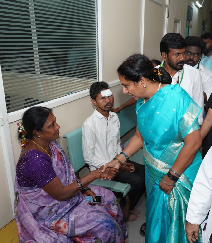 Kalvakuntla Kavitha demanding construction of a new super specialty hospital during her visit to Kothagudem Government Hospital