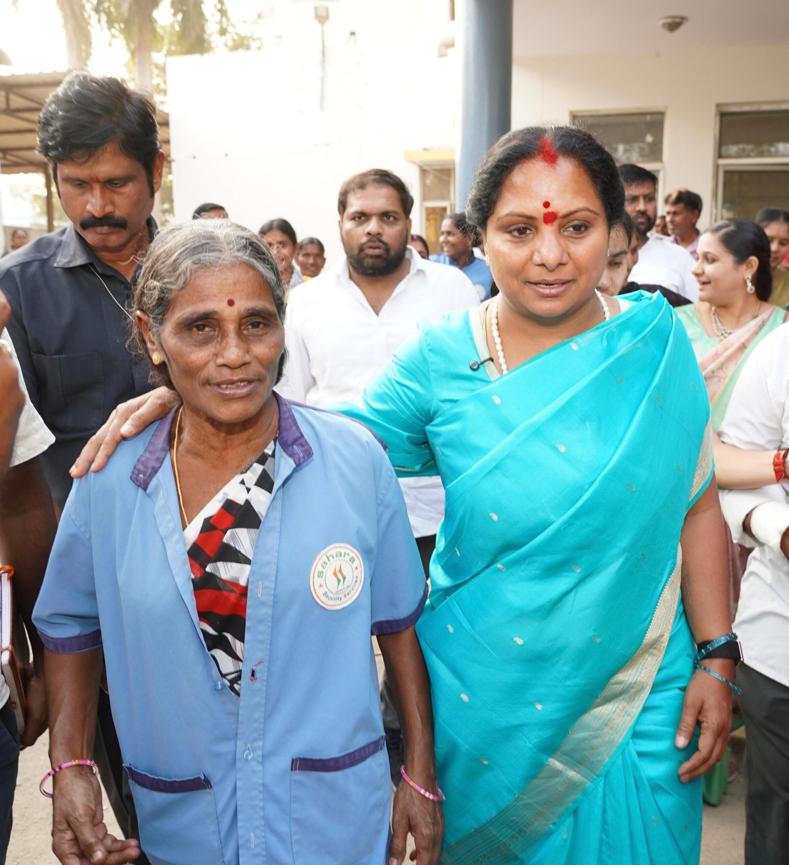 Kalvakuntla Kavitha during Jagruthi Janam Bata visiting the government hospital in Kothagudem