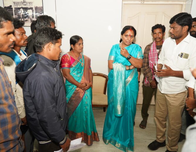 Kalvakuntla Kavitha during Telangana Jagruti Janambata programme in Manuguru