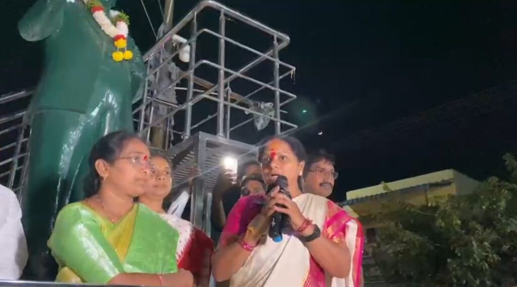 Telangana Jagruti leader Kavitha assures fight for house pattas