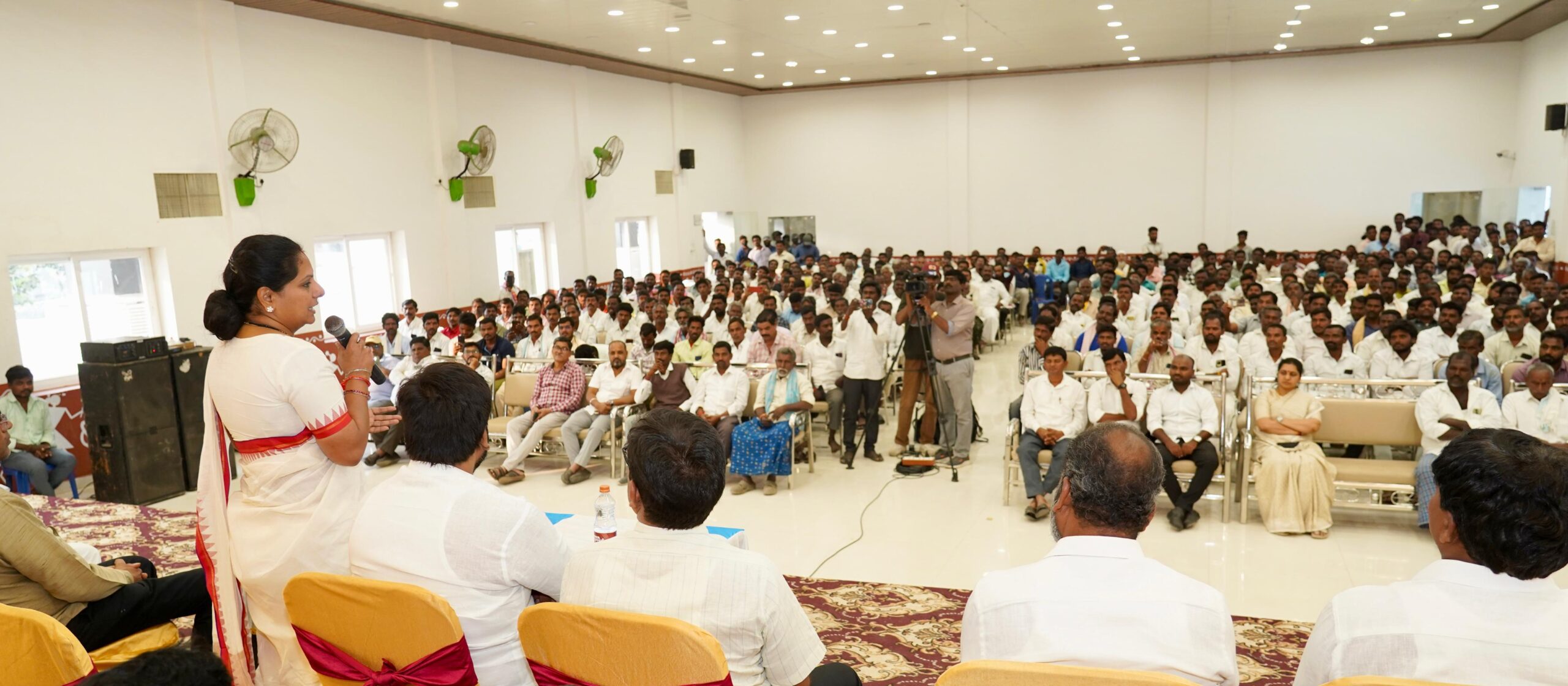 పత్తి విత్తన రైతులకు న్యాయం కోసం గద్వాలలో సమావేశమైన కల్వకుంట్ల కవిత