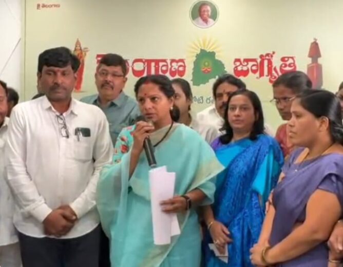 Kalvakuntla Kavitha interacting with Shahi Exports women workers at Telangana Jagruthi office, backing their protest and demanding strict implementation of labour laws