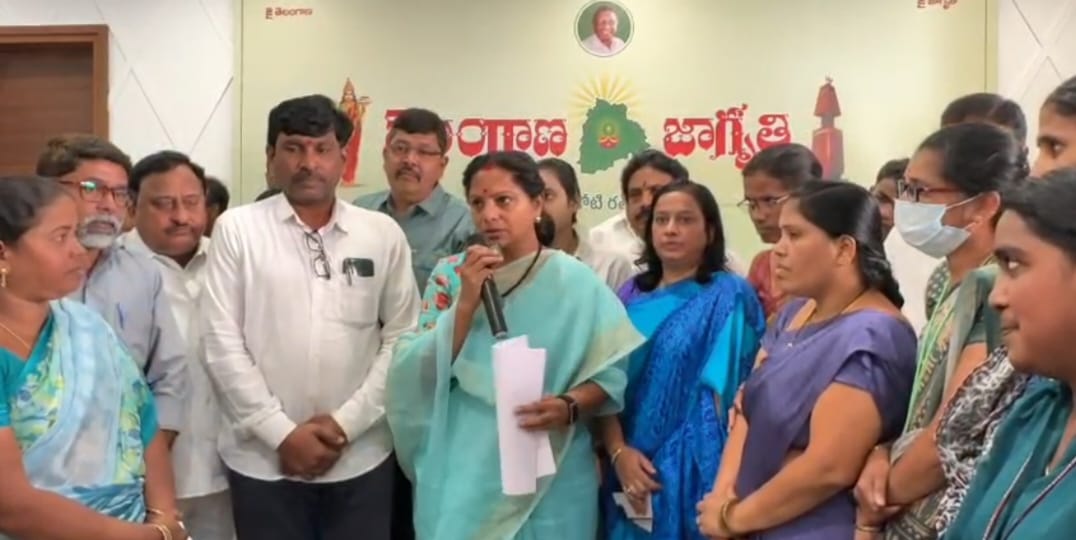 Kalvakuntla Kavitha interacting with Shahi Exports women workers at Telangana Jagruthi office, backing their protest and demanding strict implementation of labour laws