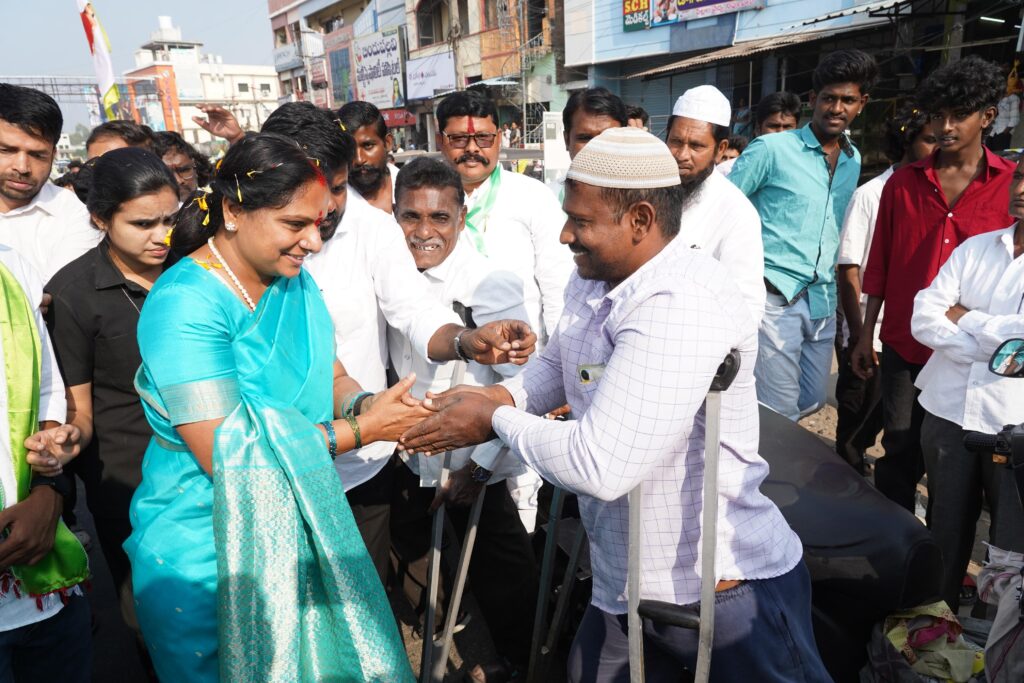 Kalvakuntla Kavitha speaking during Jagruthi Janam Bata tour in Kothagudem district