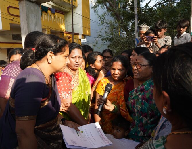 Kalvakuntla Kavitha interacting with residents during Janam Bata in Bahadurpura