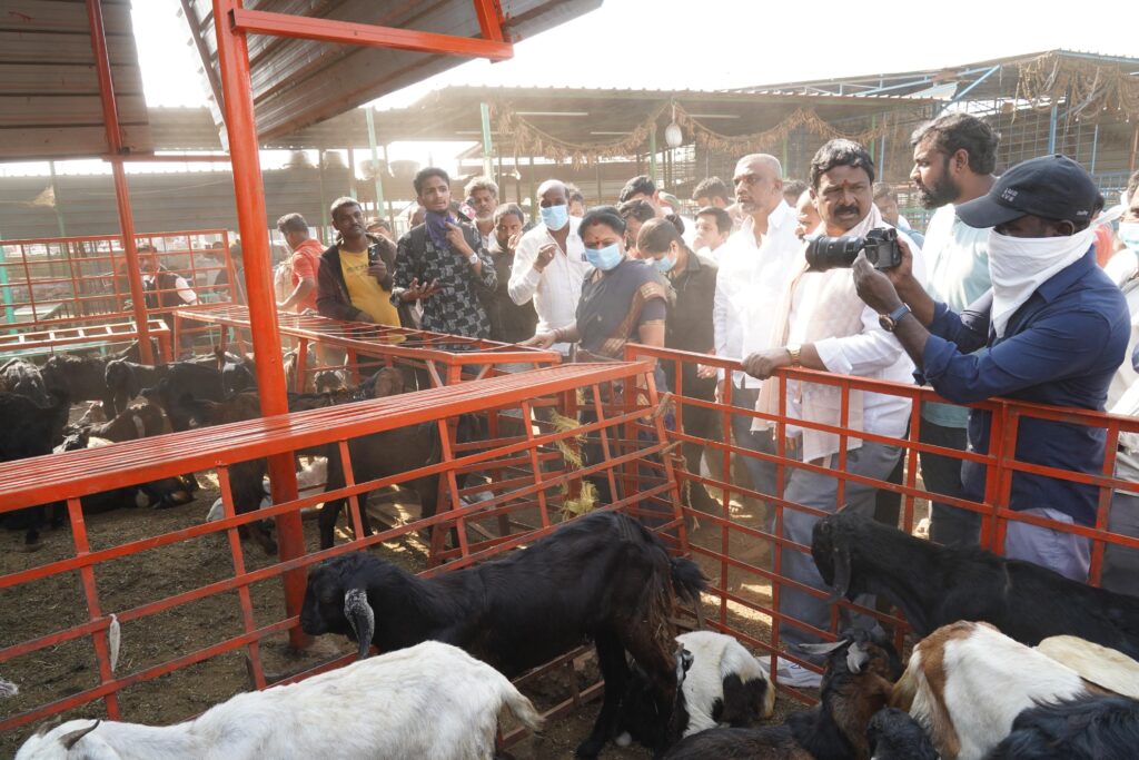 Kalvakuntla Kavitha visiting Jiyaguda slaughter house during Jagruti Janam Bata