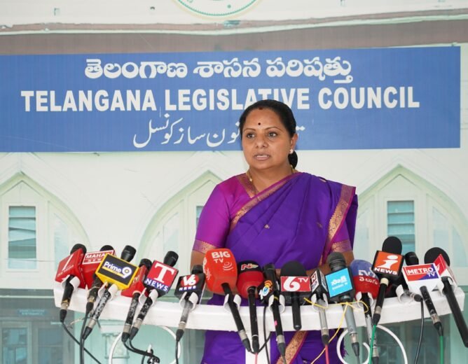 Kavitha criticises Harish Rao over Palamuru Rangareddy project