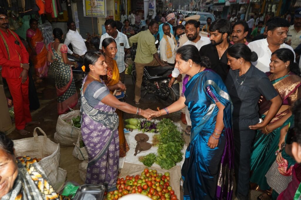 Kalvakuntla Kavitha visiting Suryapet Integrated Market during Janambata