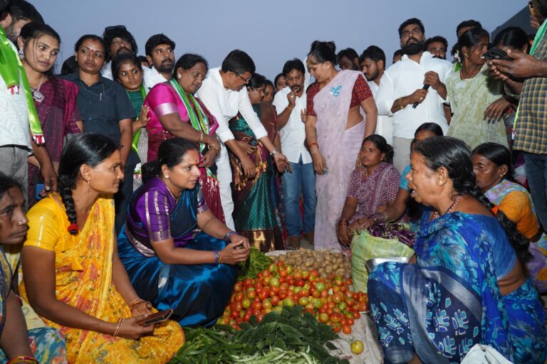 Farmers explaining problems at Suryapet Integrated Vegetable Market to Kavitha