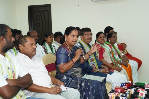 Kalvakuntla Kavitha addressing media in Suryapet on Maoist issue