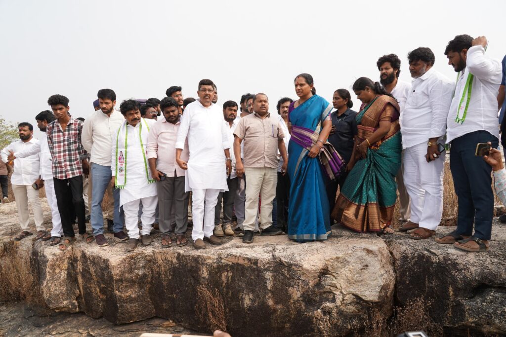 Kavitha reviews irrigation issues in Suryapet district