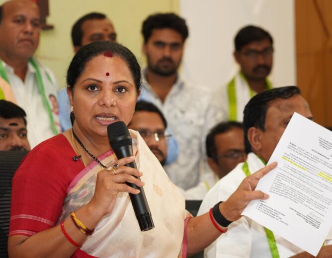 Kalvakuntla Kavitha speaking on Singareni contracts controversy