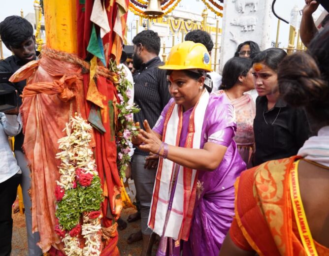 Kavitha Medaram Sammakka Saralamma darshan