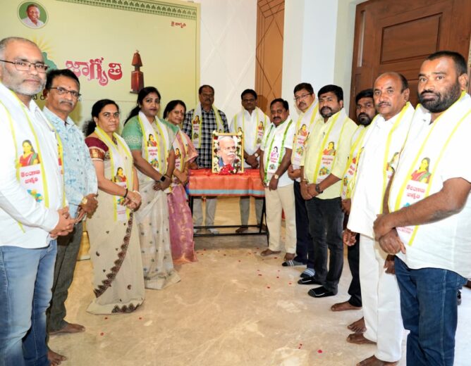 Telangana Jagruthi leaders pay tribute to Prof. Keshav Rao Jadav