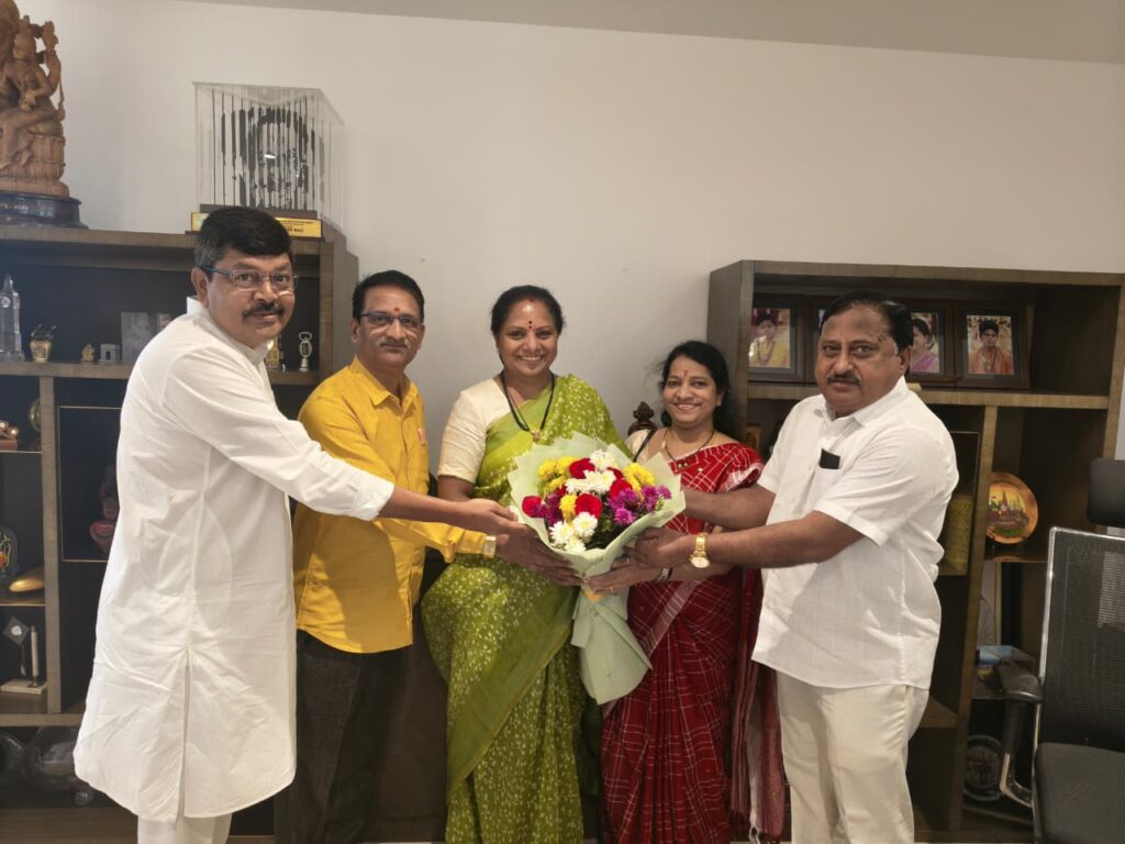 Social Telangana movement gains support from unions and students