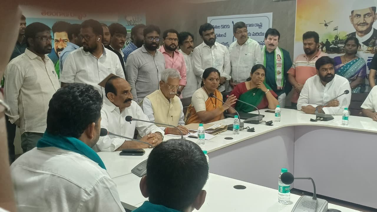Kalvakuntla Kavitha meets Telangana Farmers Commission over seed cotton farmers issues