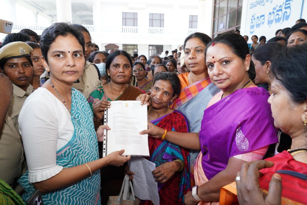 Telangana Jagruthi submits memorandum at Praja Bhavan over women welfare promises