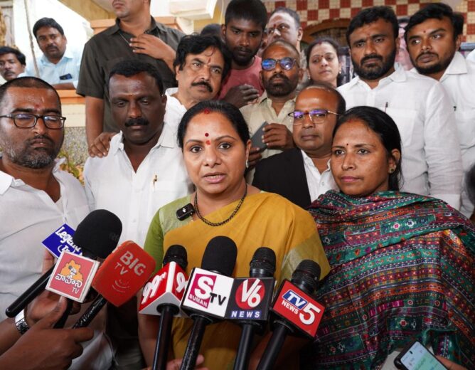 Kalvakuntla Kavitha consoling the family of murdered lawyer Swapna in Moinabad, Telangana