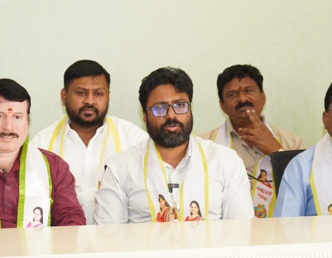 Rangu Naveen Achari addressing media on Telangana movement activists self-respect meeting in Hyderabad