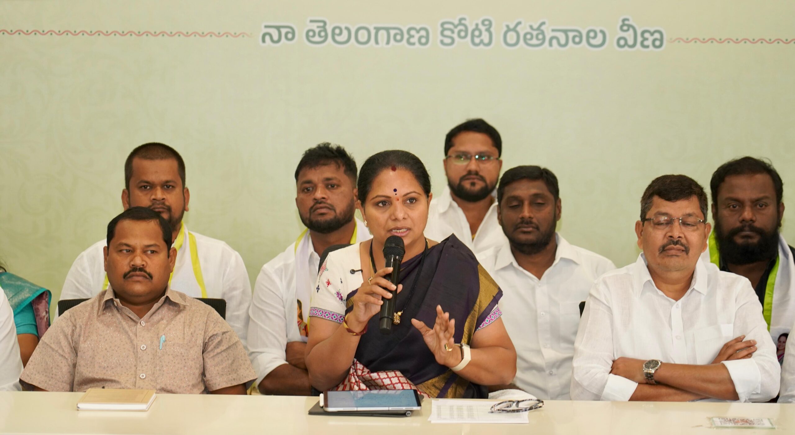 Kalvakuntla Kavitha criticising CM Revanth Reddy over job budget and Centre silence