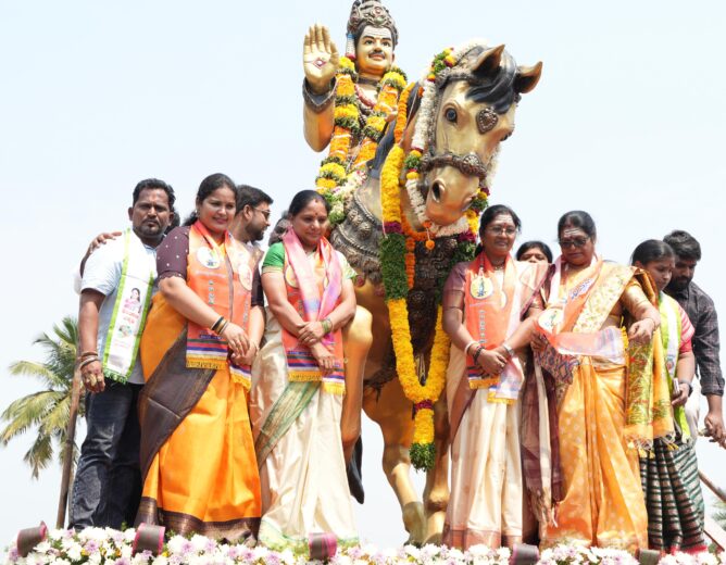 Kalvakuntla Kavitha paying floral tribute to Basaveshwara statue at Tank Bund Hyderabad on Basaveshwara Jayanti 2026