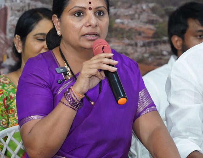 Kalvakuntla Kavitha addressing Telangana financial crisis citing CAG report and rising state debt
