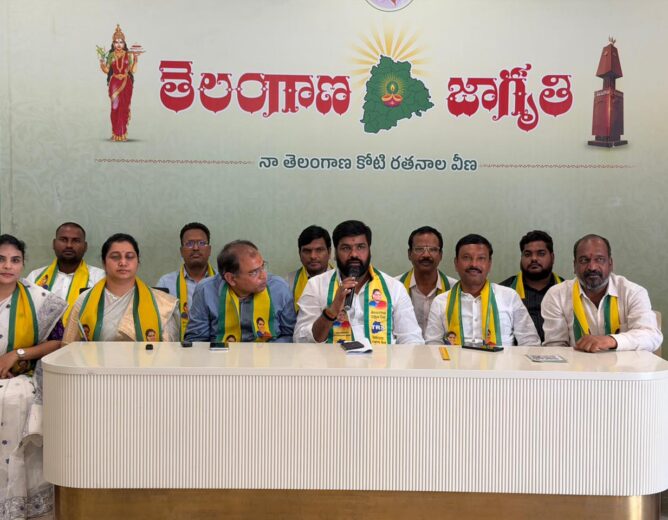 BRS faces criticism over Palamuru project delays as Kavitha’s meeting triggers political reactions in Mahabubnagar.