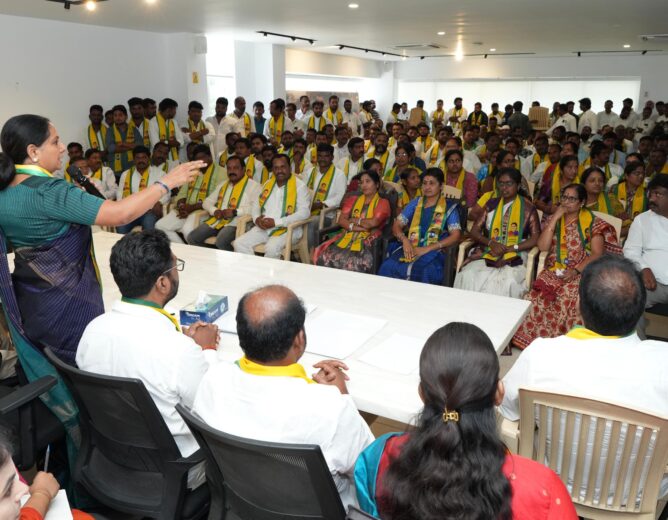 Kalvakuntla Kavitha unveiling TRS flag platform model in Hyderabad