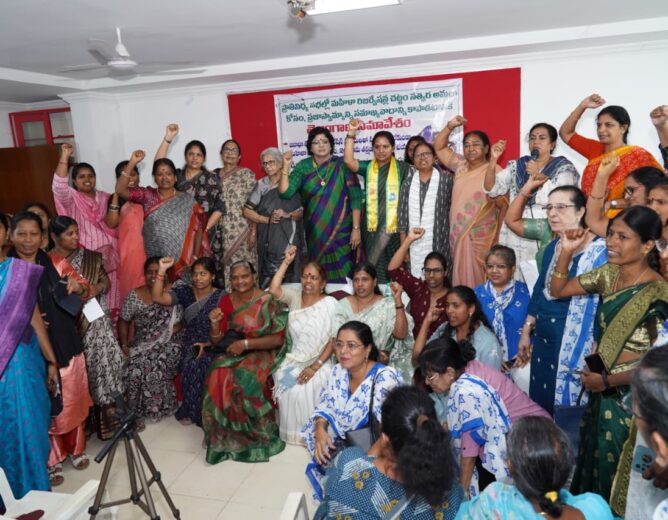 Kavitha urged women to unite for immediate implementation of the Women's Reservation Bill and announced support for a massive Chalo Delhi mobilisation