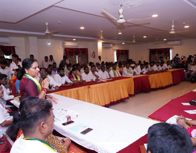 Kavitha attacks government over farmer issues, Rythu DISCOM proposal, pending Rythu Bharosa, and agriculture policies at Nalgonda meeting
