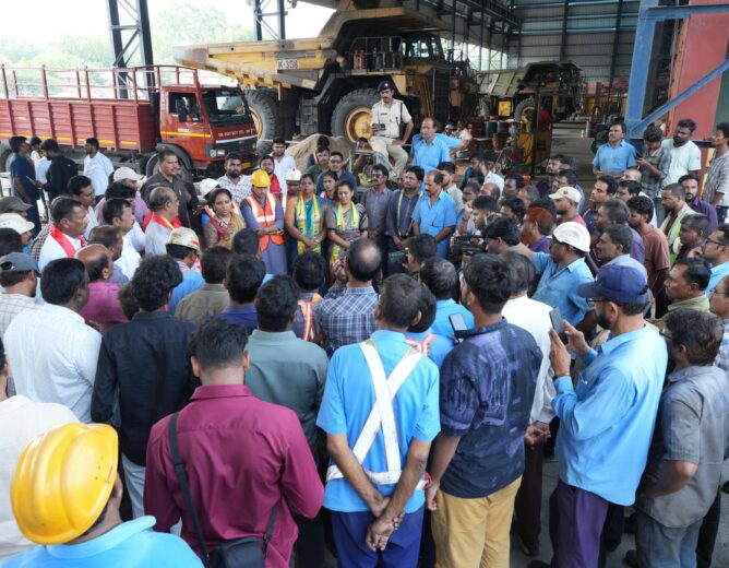Kalvakuntla Kavitha interacting with Singareni workers during her visit to Ramagundam OCP-3.