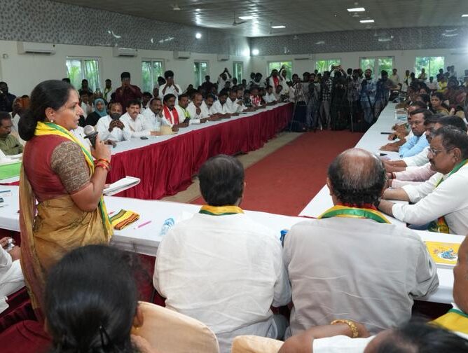 K Kavitha speaking at the Telangana Udyamakarulu Round Table meeting in Karimnagar