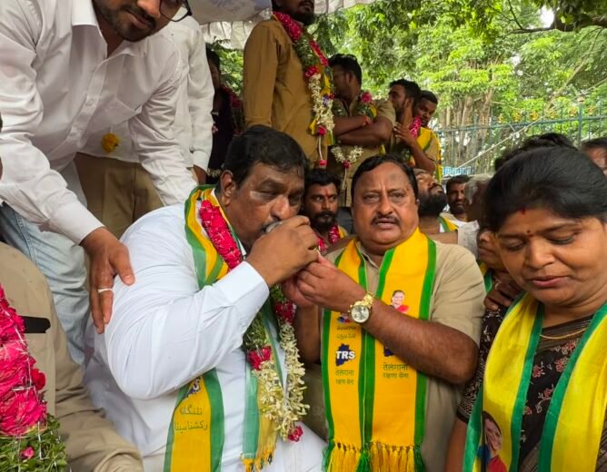 Auto drivers stage a protest at Dharna Chowk in Hyderabad demanding action on their concerns over electric autos and GO 263.