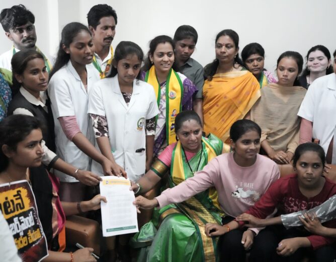 Kalvakuntla Kavitha leads student protest in Hanamkonda demanding immediate clearance of pending fee reimbursement dues in Telangana