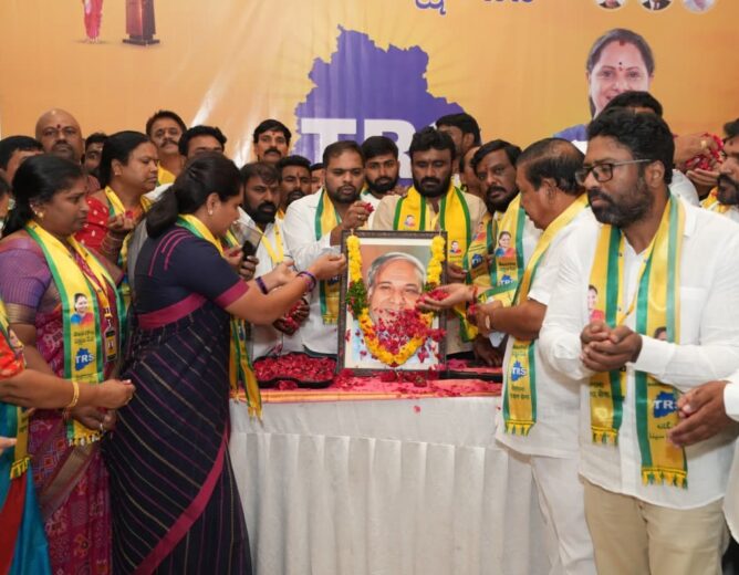 Telangana Rakshana Sena Chief Kalvakuntla Kavitha Pays Tribute to Kanshi Ram and Demands Bharat Ratna for His Contribution to Social Justice.