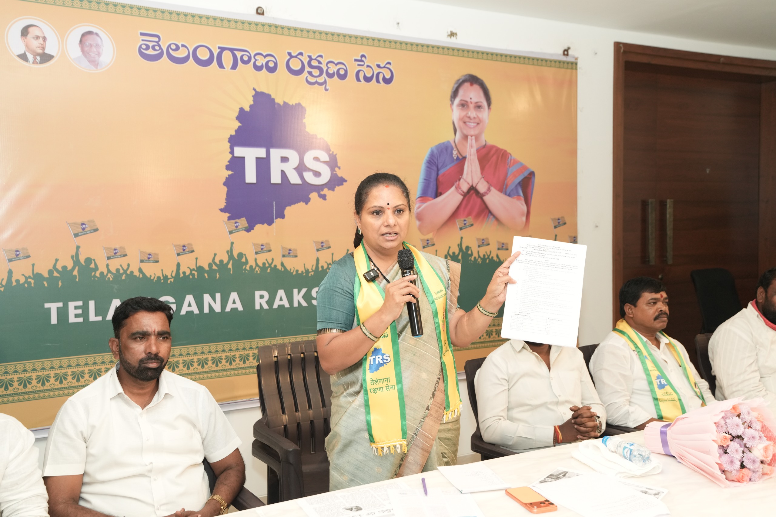 Kalvakuntla Kavitha speaking about Singareni workers, with a Singareni coal mine or coal-handling background
